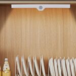 led-lempa-su-judesio-jutikliu-usb