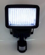 led-prozektorius-su-saules-baterija-ir-judesio-davikliu